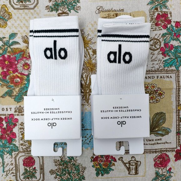 👑POSH NWT ALO Yoga Socks 2 Pairs - Picture 1 of 4